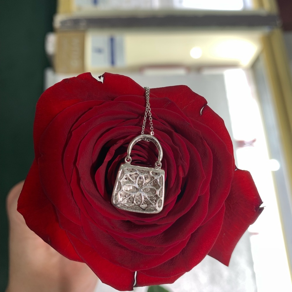 18K White Gold Diamond Purse Pendant - Picture 4 of 6